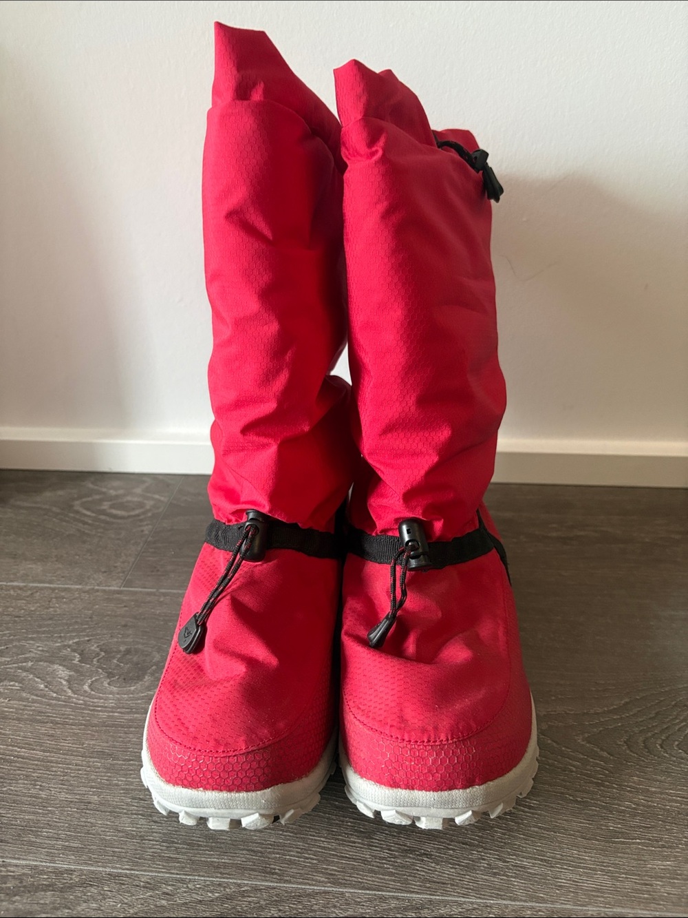 Women’s  BAFFIN Red Winter Snow Boots - Insulated Outdoor Boot